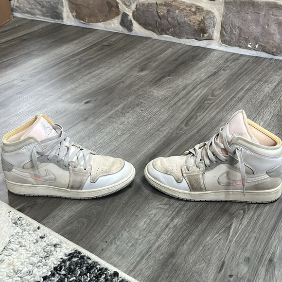 Jordan 1 SE Craft Inside Out - Picture 3 of 5